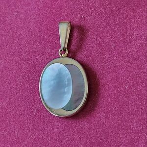 Elegant white and purple mother of pearl gold tone pendant.